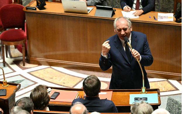 La double abdication de François Bayrou