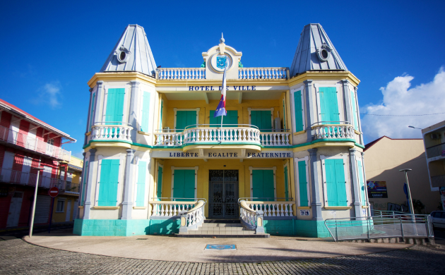 Outre-mer : les maires face aux crises