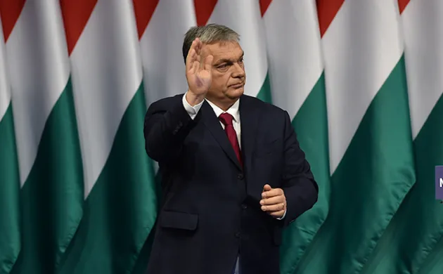 Une couronne pour le roi ? Comment Viktor Orbán a fait du Covid-19 une arme politique