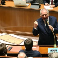 La double abdication de François Bayrou
