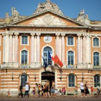 Municipales : une drôle de campagne, en-dessous de la mêlée