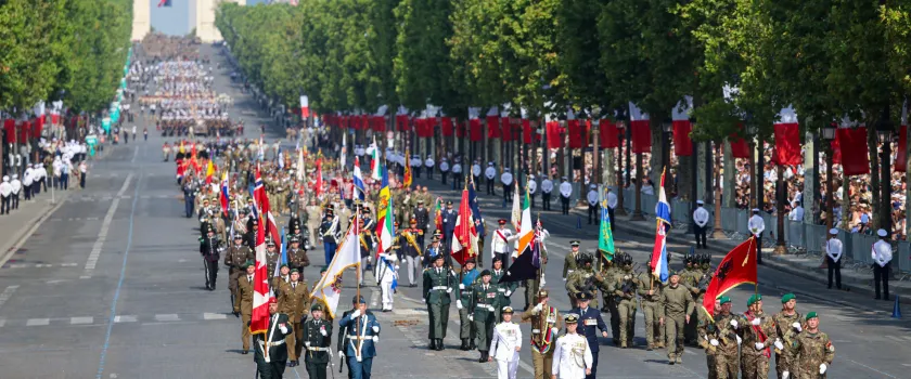Du sommet de l’OTAN à la coalition des volontaires sur les Champs-Élysées