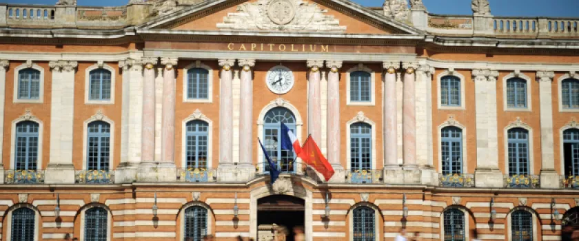 Municipales : une drôle de campagne, en-dessous de la mêlée