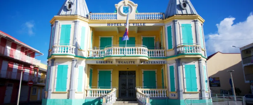 Outre-mer : les maires face aux crises