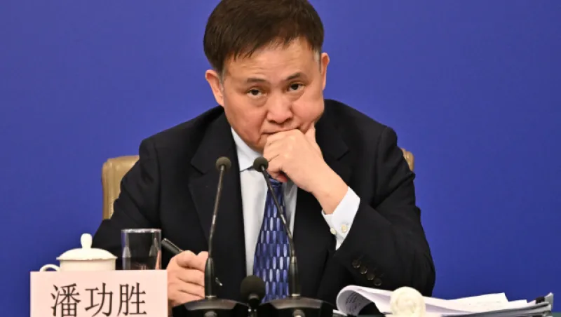 US-China Competition and the Chinese Renminbi: a Strategy of Resilience First